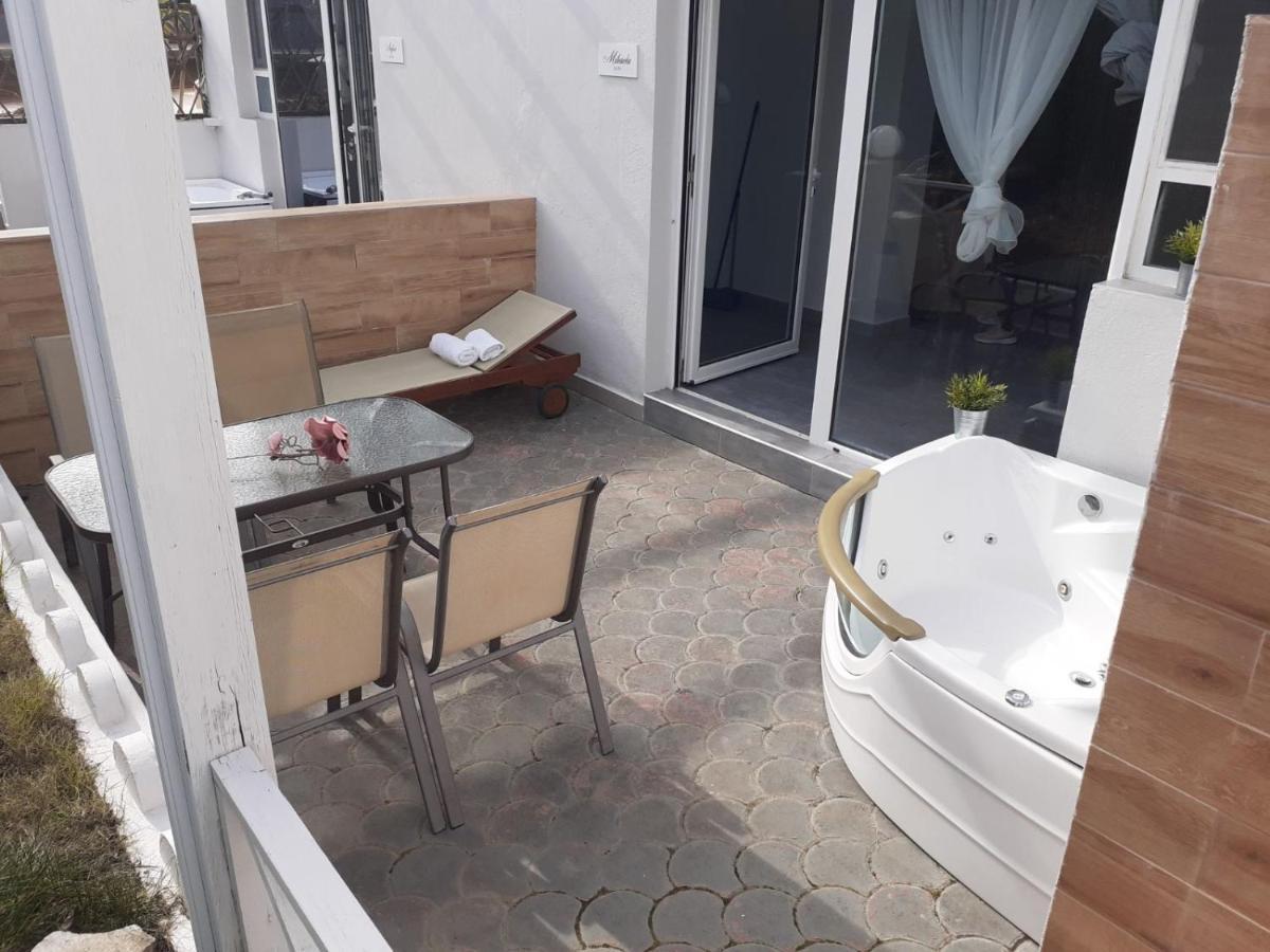 פוטוס Kapahi Seaview Hotel Apartments מראה חיצוני תמונה