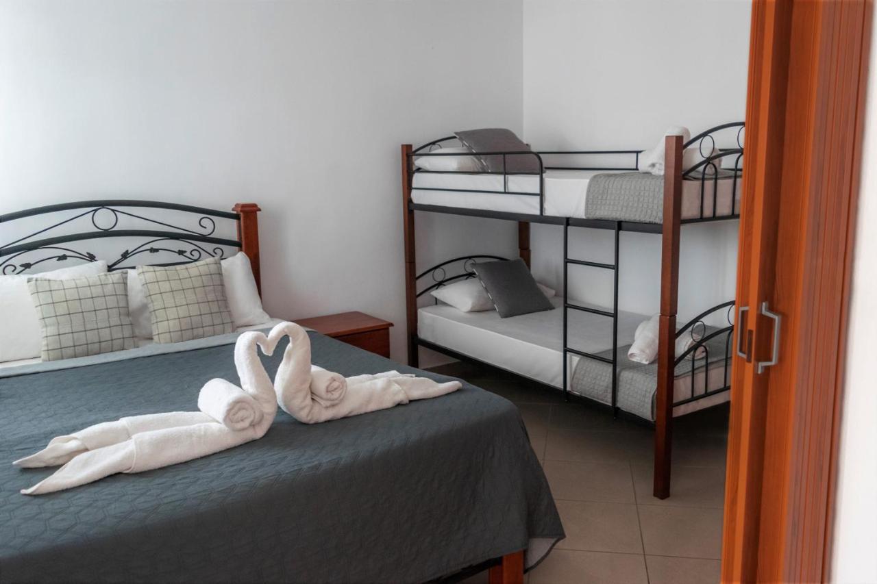 פוטוס Kapahi Seaview Hotel Apartments מראה חיצוני תמונה