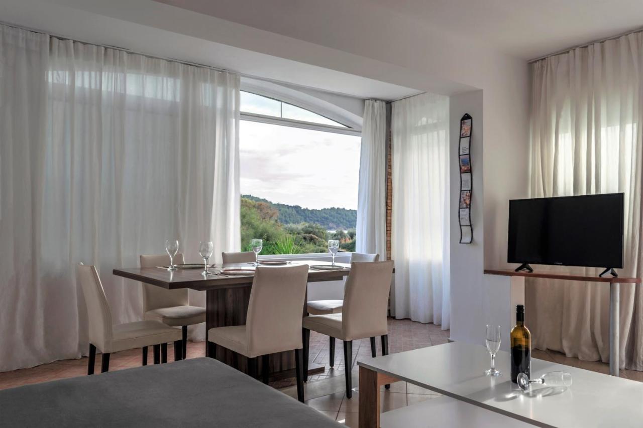 פוטוס Kapahi Seaview Hotel Apartments מראה חיצוני תמונה
