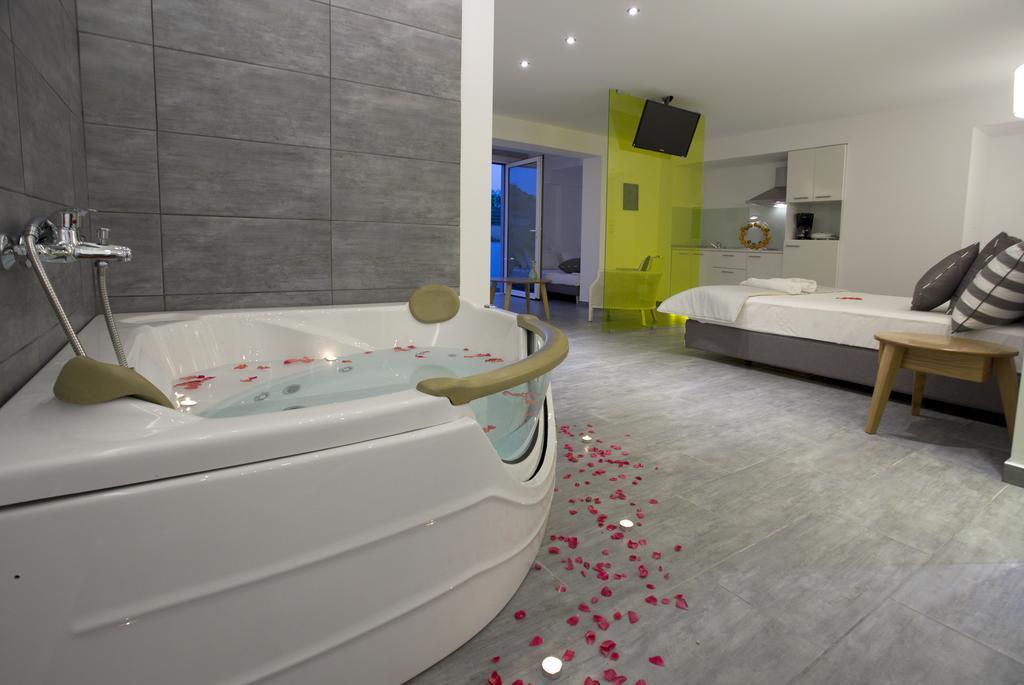 פוטוס Kapahi Seaview Hotel Apartments מראה חיצוני תמונה