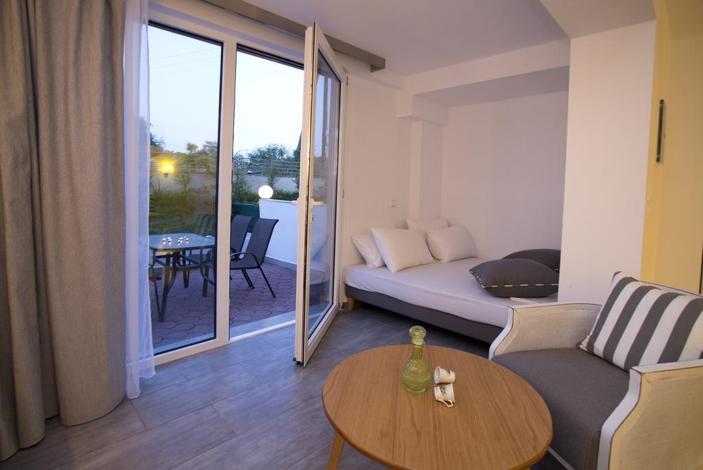 פוטוס Kapahi Seaview Hotel Apartments מראה חיצוני תמונה