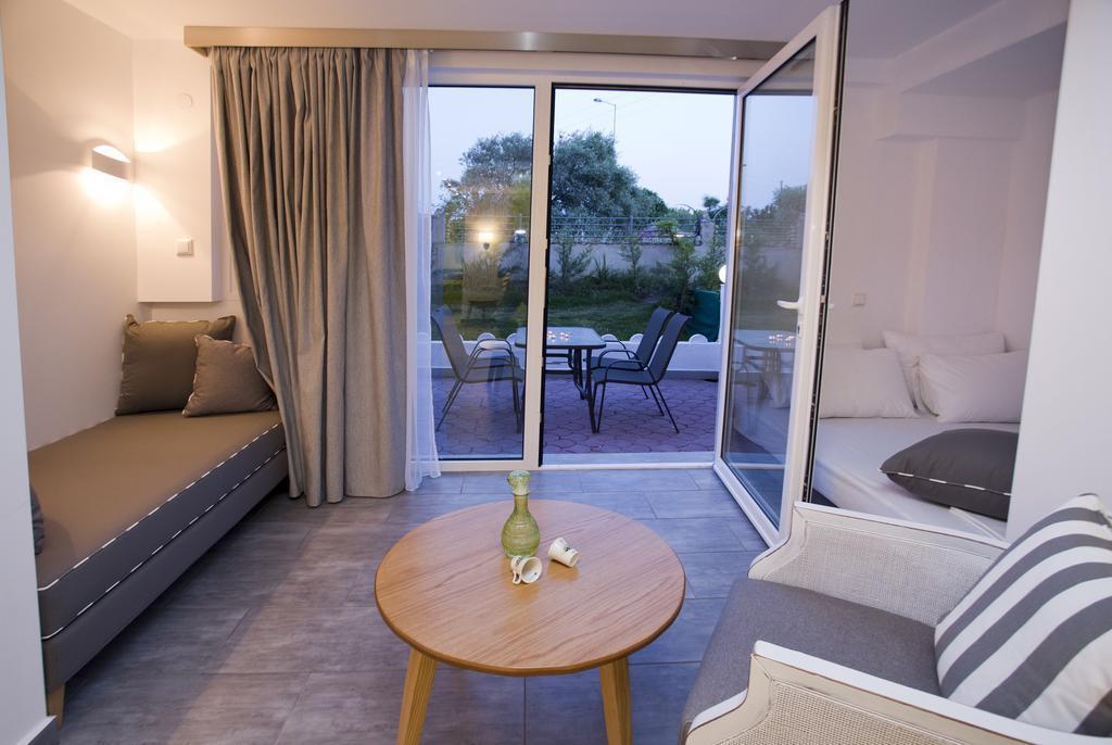 פוטוס Kapahi Seaview Hotel Apartments מראה חיצוני תמונה